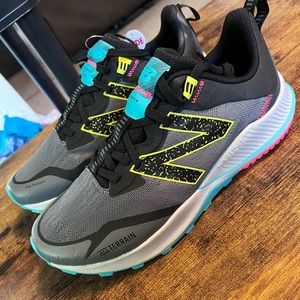NEW BALANCE TRAIL RUNNING Gray& Black Athletic Shoes with Teal and Pink Accents